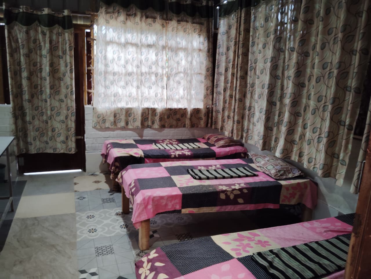 🏡 Three-Bedroom House (non A/C)